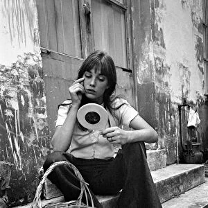 Actress: Jane Birkin shopping in Paris. June 1970 70-6820
