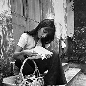 Actress: Jane Birkin shopping in Paris. June 1970