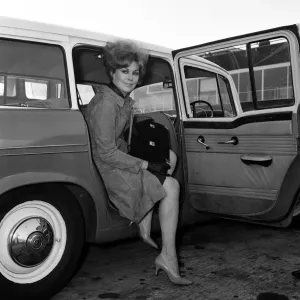 Actress Kim Novak leaving London Airport for France. 11th October 11th October 1965 Actress Kim Novak leaving London Airport for France. 11th October 11th October 1965