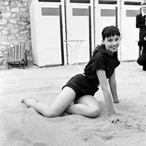 Actress Leslie Carron see here at Cannes. April 1953 D2154B-001