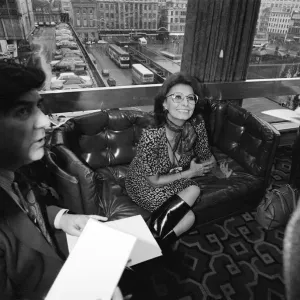 La actriz Sophia Loren fotografiada en el Hotel Piccadilly de Manchester, diciembre 1982.