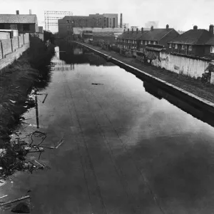 Vue aérienne du canal Leeds à Liverpool prise à la fin de Liverpool entre Old Roan. Vue aérienne du canal Leeds à Liverpool prise à la fin de Liverpool entre Old Roan.