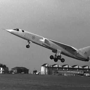 Aircraft The BAC TSR2 development aircraft Sept 1964 takes off from Boscombe Down Aircraft The BAC TSR2 development aircraft Sept 1964 takes off from Boscombe Down