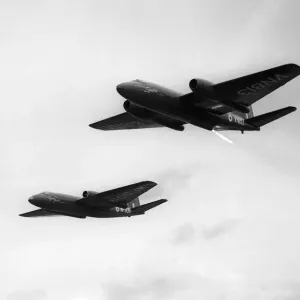 Aircraft English Electric Canberra Sept 1957 engine test beds flying at the SBAC Aircraft English Electric Canberra Sept 1957 engine test beds flying at the SBAC