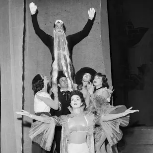 Alan Badel Performing in a dress rehearsal of the play Ulysses In Nighttown a the Arts Alan Badel Performing in a dress rehearsal of the play Ulysses In Nighttown a the Arts