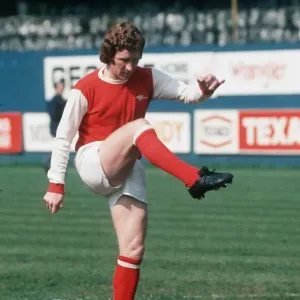 Alan Ball du Arsenal se réchauffe avant le match contre Chelsea à Stamford Bridge. Alan Ball du Arsenal se réchauffe avant le match contre Chelsea à Stamford Bridge.