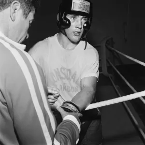 Alan Minter (born 17 August 1951) is a British former professional boxer who competed Alan Minter (born 17 August 1951) is a British former professional boxer who competed