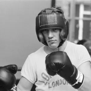 Alan Minter (born 17 August 1951) is a British former professional boxer who competed Alan Minter (born 17 August 1951) is a British former professional boxer who competed