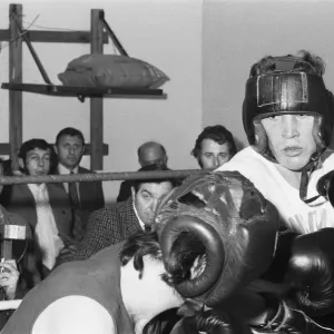 Alan Minter (born 17 August 1951) is a British former professional boxer who competed Alan Minter (born 17 August 1951) is a British former professional boxer who competed