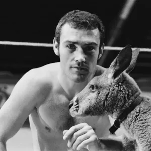 Alan Minter (born 17 August 1951) is a British former professional boxer who competed Alan Minter (born 17 August 1951) is a British former professional boxer who competed