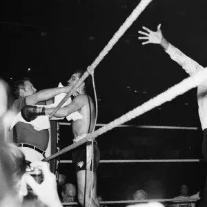 Alan Minter vs Marvin Hagler Print, Wembley Arena 1980 Alan Minter vs Marvin Hagler Print, Wembley Arena 1980
