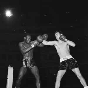 Alan Minter vs Maurice Thomas Print - Professional Debut TKO Win Alan Minter vs Maurice Thomas Print - Professional Debut TKO Win