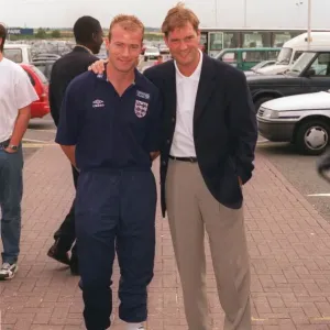 ALAN SHEARER ET GLENN HODDLE AVANT QUE L'ANGLETERRE PARTENT POUR LA MOLDAVIE - AOÛT