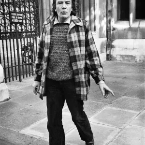 Albert Finney Print - Divorce Hearing 1978 Albert Finney Print - Divorce Hearing 1978
