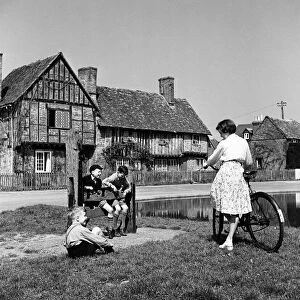 Aldbury Village, near Tring, Hertfordshire. Circa 1950s
