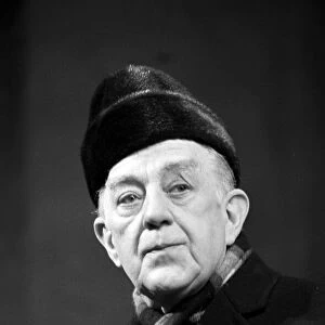 ALEC GUINNESS IN THE PLAY A WALK IN THE WOODS AT THE COMEDY THEATRE