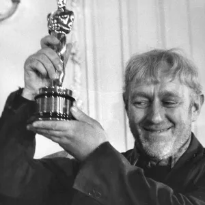 Alec Guinness receiving his Oscar for Best Actor in The Bridge on the River Kwai Alec Guinness receiving his Oscar for Best Actor in The Bridge on the River Kwai