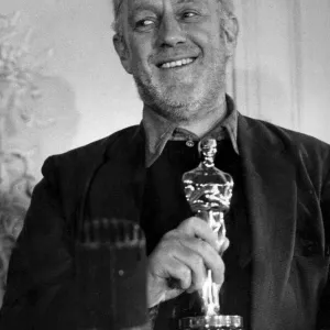 Alec Guinness receiving his Oscar for Best Actor in The Bridge on the River Kwai Alec Guinness receiving his Oscar for Best Actor in The Bridge on the River Kwai