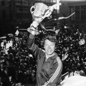 Alex Ferguson holding the Scottish league championship trophy print