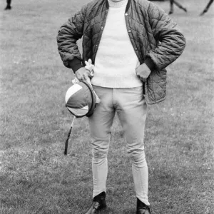 Alfred Gilbert, Reiter, der bei dem Derby mit Pyjama Hunt reiten wird. Alfred Gilbert, Reiter, der bei dem Derby mit Pyjama Hunt reiten wird.