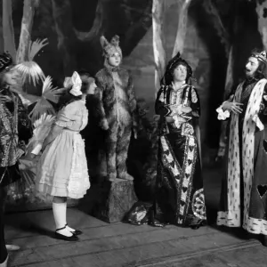 Alice in Wonderland'at Savoy Theatre. January P007954