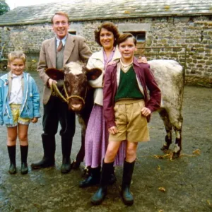 All Creatures Great and Small Cast Print 1988 (00689) All Creatures Great and Small Cast Print 1988 (00689)