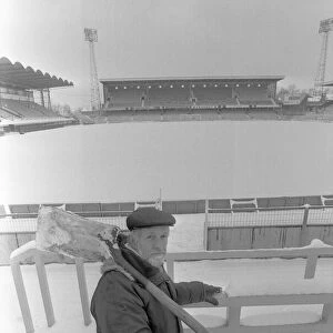 All games were called off and Coventry Citys groundsman Gordon Pettifer could only
