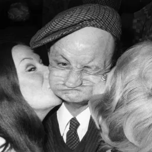 Amateur Gurner Joe Carter receives a peck on the cheek at an amateur talent contest Amateur Gurner Joe Carter receives a peck on the cheek at an amateur talent contest
