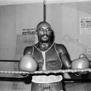 American boxer Marvin Hagler in London to challenge WBC American boxer Marvin Hagler in London to challenge WBC