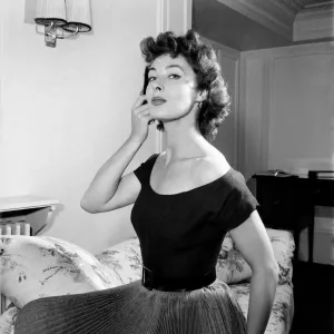 American film star Rita Gam speaks to reporters in London. August 1952 C3984-001 American film star Rita Gam speaks to reporters in London. August 1952 C3984-001