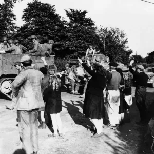 American motorised troops rushing to the battle of Cherbourg American motorised troops rushing to the battle of Cherbourg