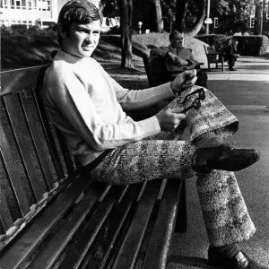 La estrella de la canción estadounidense Gene Pitney fotografiado en el Parque Cathays, Cardiff.
