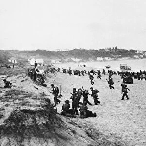 American troops of the 34th Infantry Division landing on the beaches at Surcouf