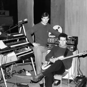 Andy McCluskey et Paul Humphreys (à la clavier) du groupe Orchestral Manoeuvres in.
