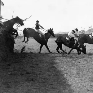 Angel Hill'unseats the jockey at the Canal Turn on the second time round Angel Hill'unseats the jockey at the Canal Turn on the second time round