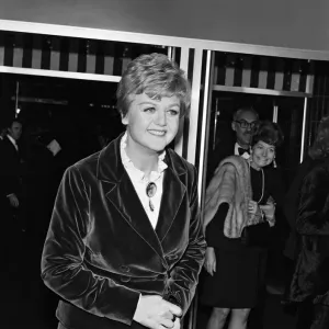 Angela Lansbury à la première de Bedknobs & Broomsticks tenue au Odeon.