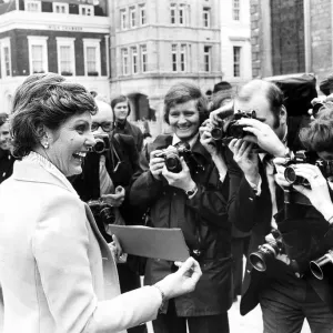 Angela Rippon receiving The Freedom of the City of London - 09 / 03 / 1978 Angela Rippon receiving The Freedom of the City of London - 09 / 03 / 1978