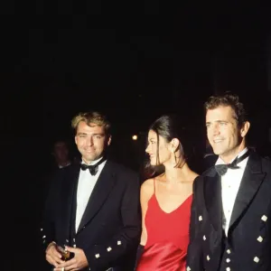 Angus Macfadyen, Catherine Zeta Jones et Mel Gibson assistent à la première de Braveheart. Angus Macfadyen, Catherine Zeta Jones et Mel Gibson assistent à la première de Braveheart.