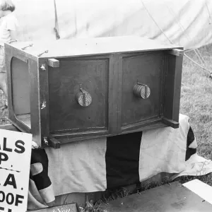 Print of a gas proof kennel on display