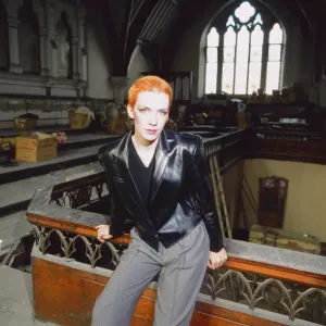 Annie Lennox standing in church 1983 Annie Lennox standing in church 1983