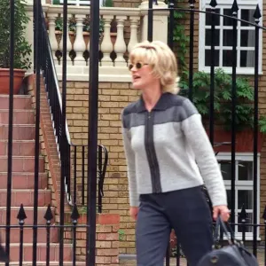 Anthea Turner TV Presenter October 1998 Outside her house A©mirrorpix Anthea Turner TV Presenter October 1998 Outside her house A©mirrorpix