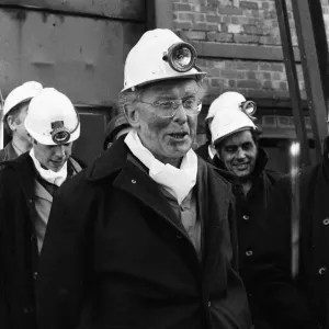 L'archevêque de Canterbury Donald Coggan visite la mine de Betteshanger, le Kent. L'archevêque de Canterbury Donald Coggan visite la mine de Betteshanger, le Kent.