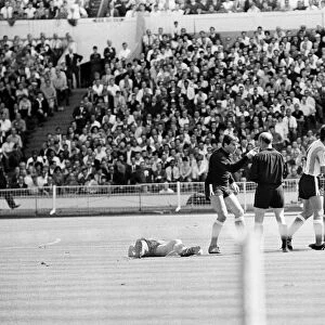 Argentina protest to referee Rudolph Kreitlin 1966 over Rattin being sent