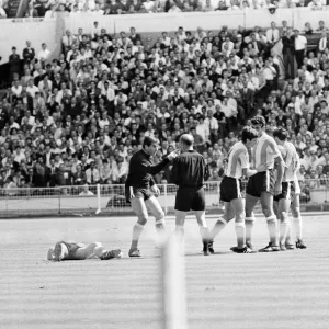 Argentina protest to referee Rudolph Kreitlin 1966 over Rattin being sent