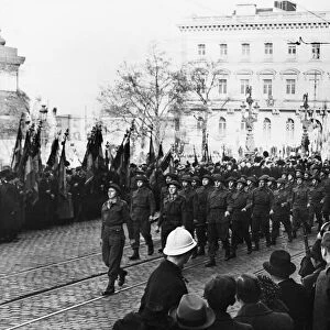 Armistice Day celebrated in Brussels. British soldiers march past the tomb of the unknown