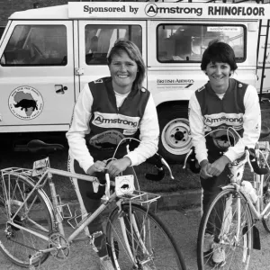 Armstrong World Industries Limited. Ciclisti Charlie Hewat (l) e Julie Edwards
