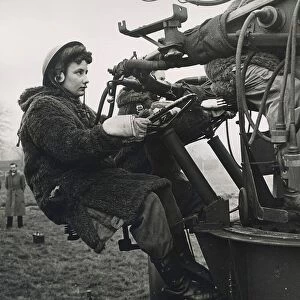 Army Women - ATS operator guiding a Searchlight 1940s Soldiers - British army