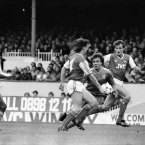 Arsenal 3 v. Chelsea 1. Division One Football. October 1986 LF20-14-014