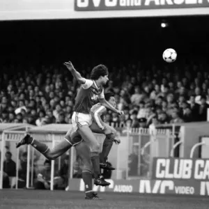 Arsenal 3 v. Chelsea 1. Division One Football. October 1986 LF20-14-005