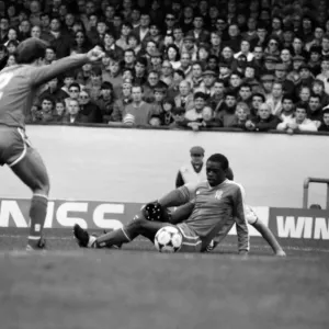 Arsenal 3 v. Chelsea 1. Division One Football. October 1986 LF20-14-020